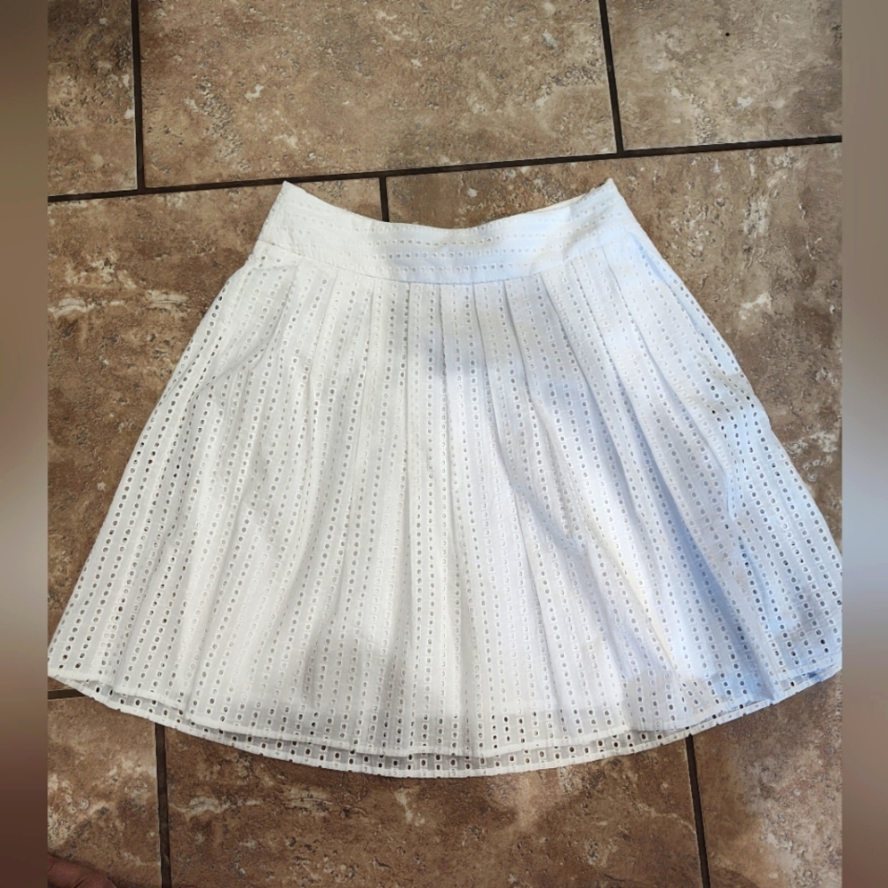 Beautiful White Liz Claiborne skirt
